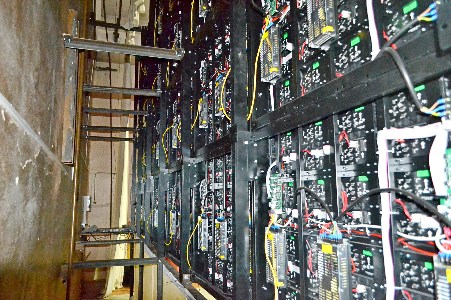 Инсталляция светодиодного экрана в ГБПОУ «БРИЭТ»