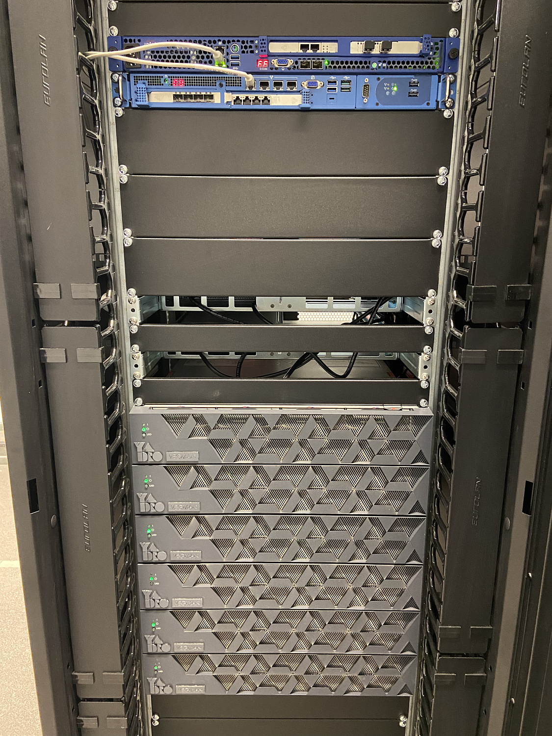 Создание инженерной инфраструктуры ЦОД проекта "Безопасные и качественные автомобильные дороги"