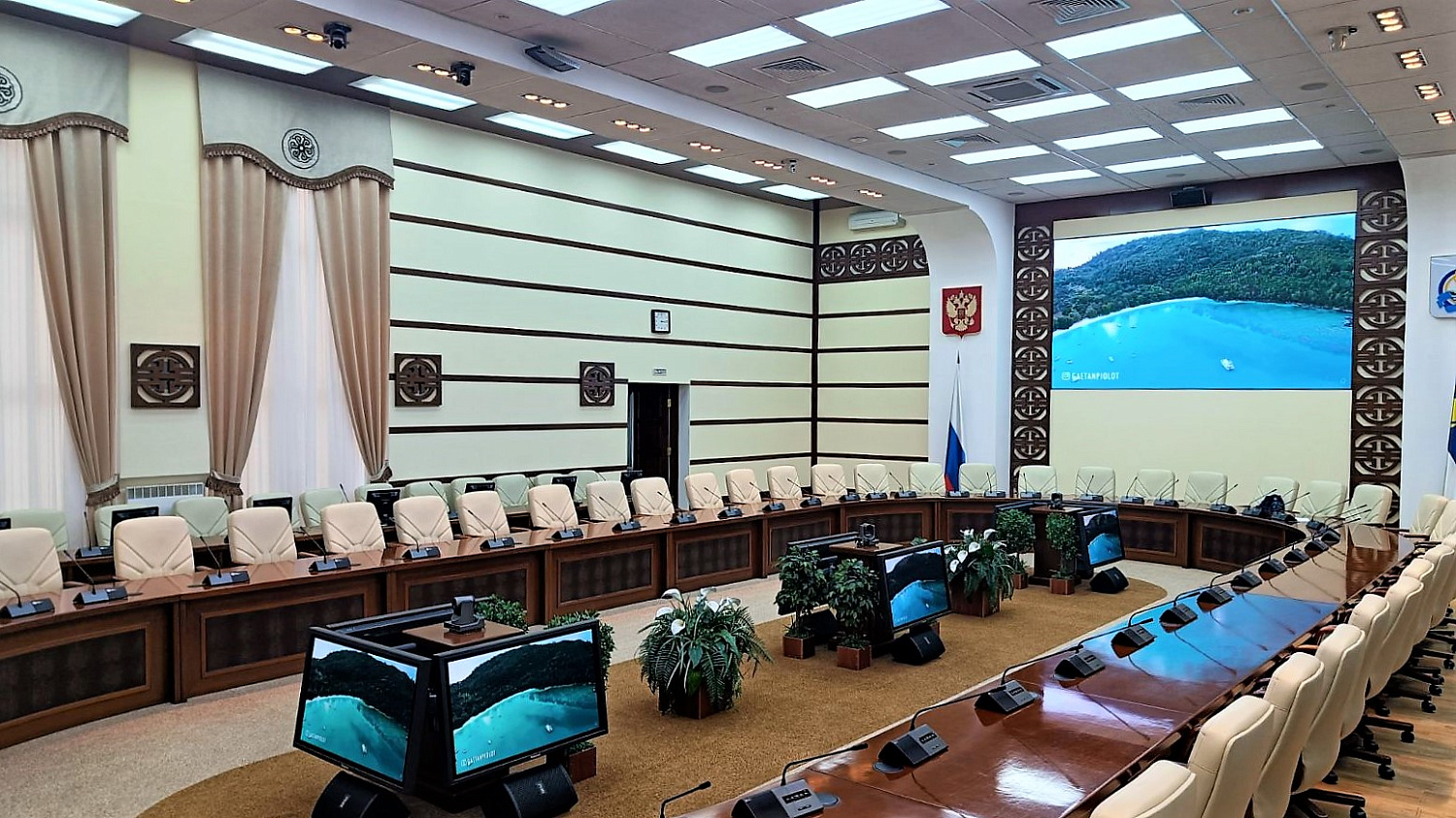 Конференц-зал Правительства РБ и Администрации Главы РБ,  модернизация программно-технического комплекса (Улан-Удэ, ул. Ленина, 54, зал 318)